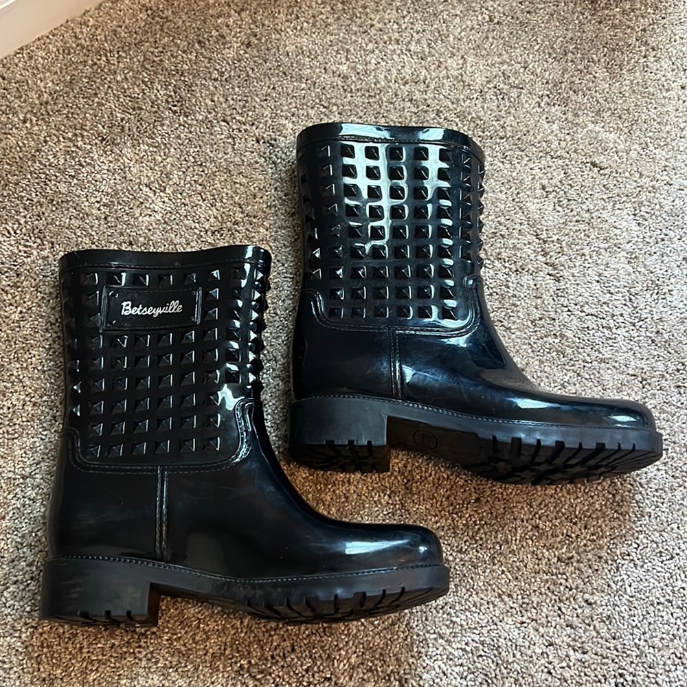 Betsy Johnson rain boots